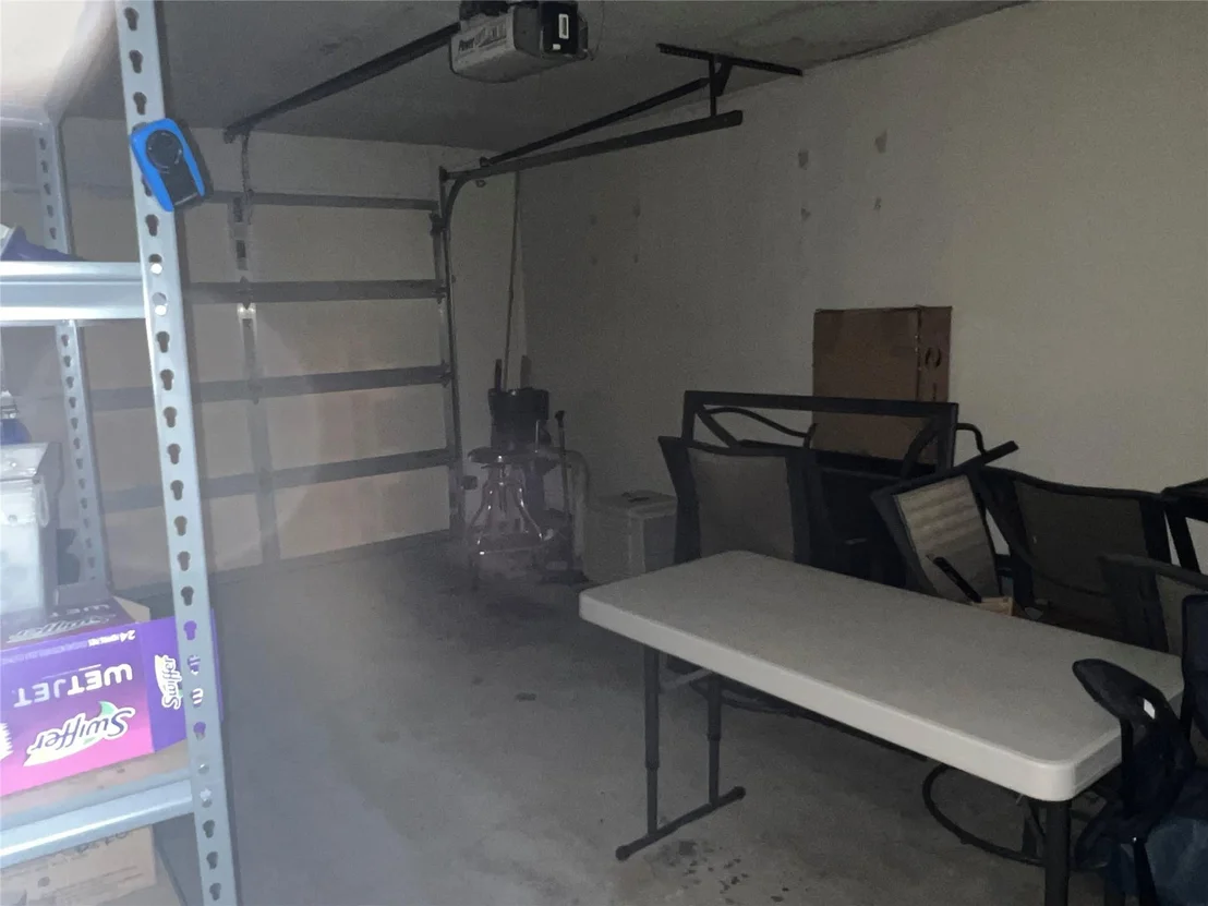 Photo of Unit 403 at 2355 Pershing Boulevard