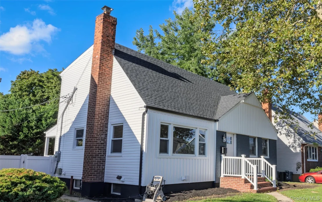 Photo of 843 Jerusalem Avenue