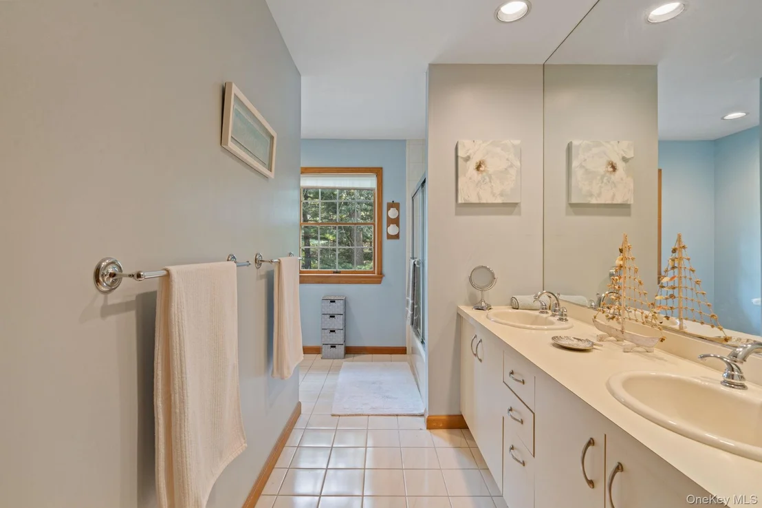 Photo of 470 Pond Path