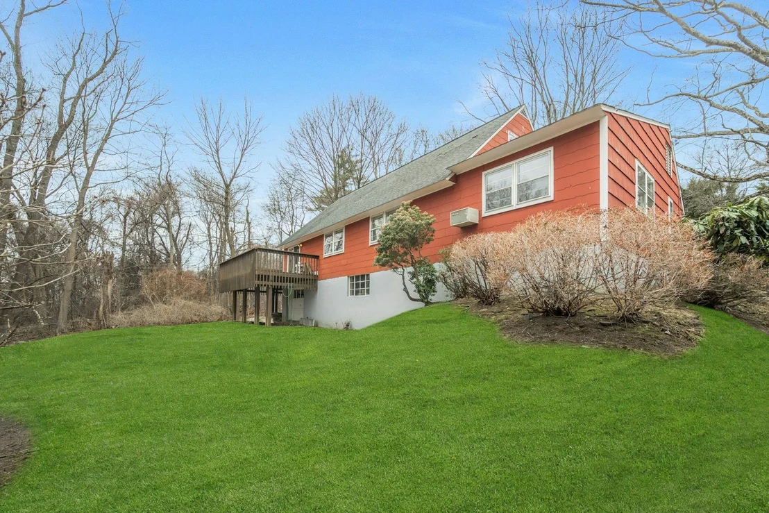 Photo of 180 N Hampton Drive
