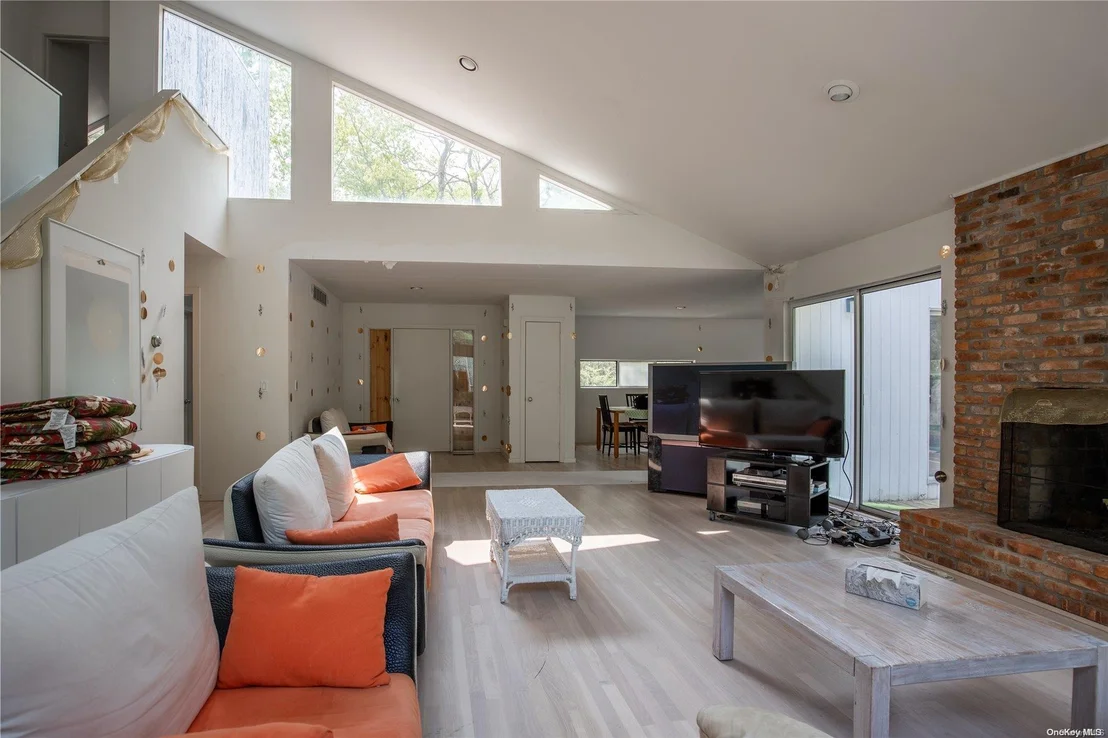 Photo of 20 Midhampton Avenue
