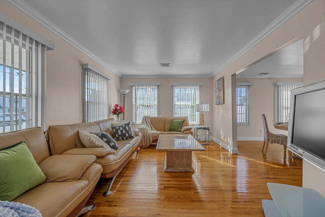 Photo of 5 Edgewood DR.