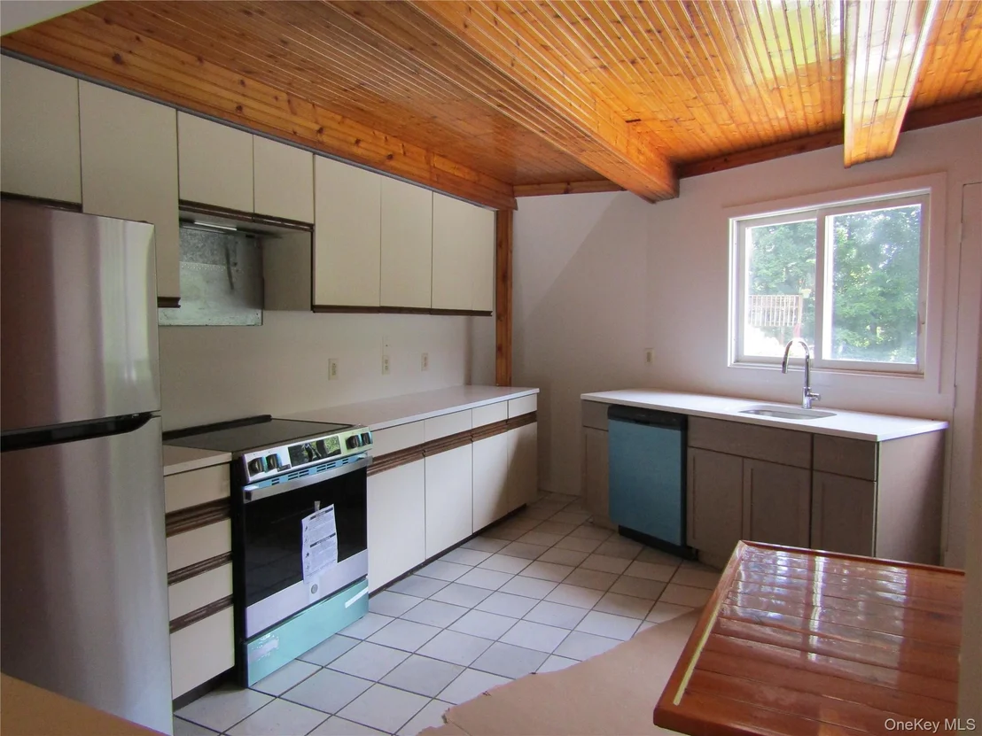Photo of 374 Sprout Brook Road