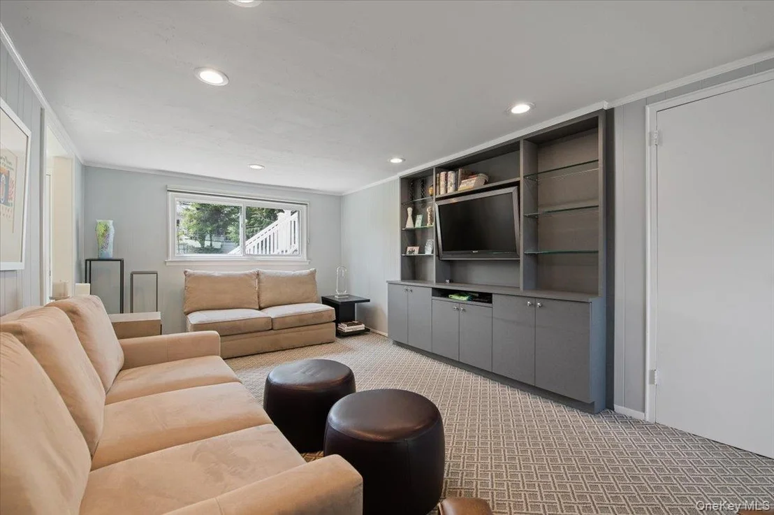 Photo of 964 Cherrywood Drive