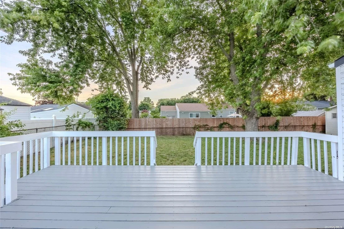 Photo of 2914 Devon Avenue