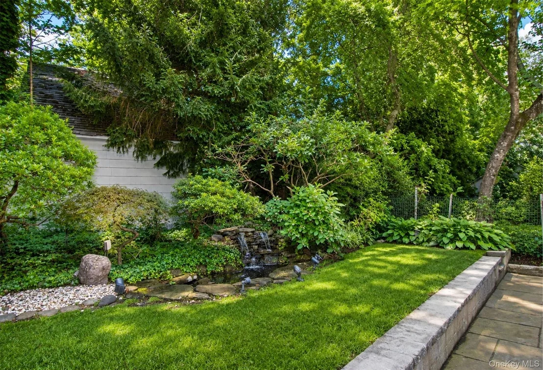 Photo of 579 Manor Lane