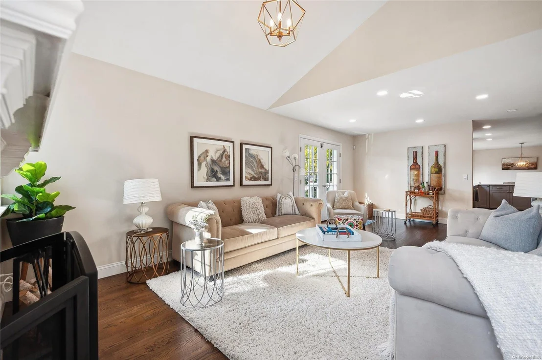 Photo of 19 Summit Boulevard