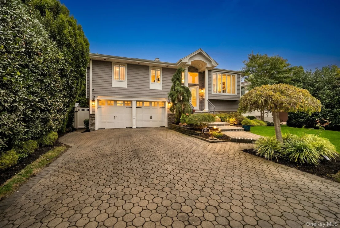 Photo of 2817 Riverside Drive