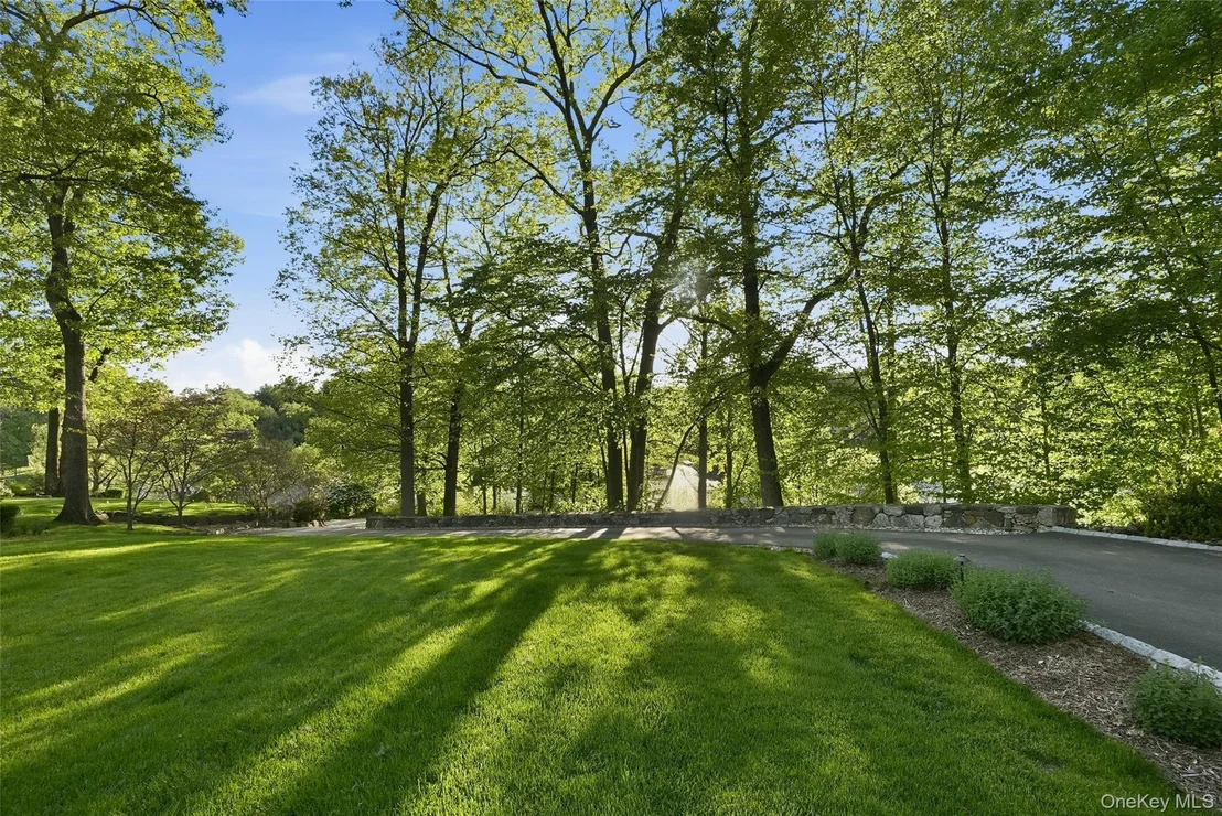 Photo of 2 Lakeridge Drive