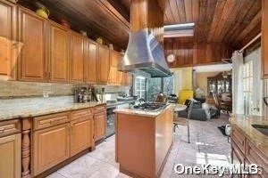 Photo of 320 Commack Road