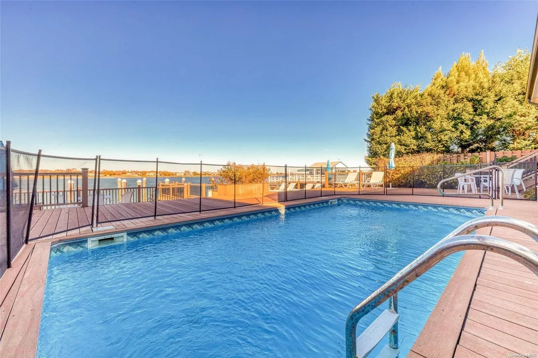 Photo of 1764 Bay Boulevard