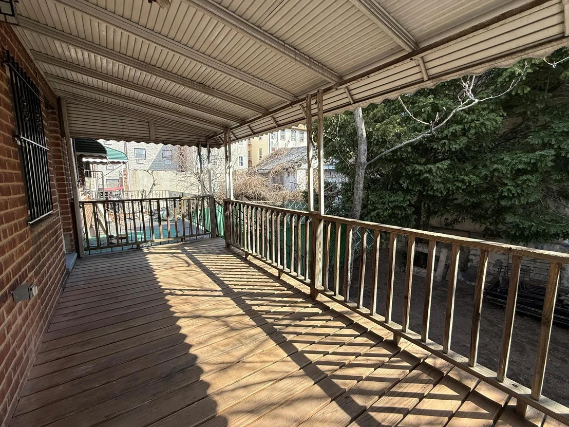 Photo of 3978 Carpenter Avenue