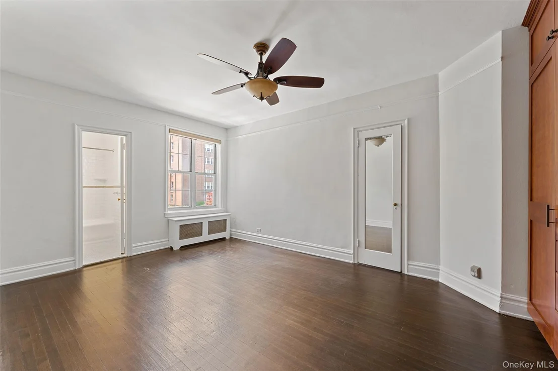Photo of Unit 2E at 25 Parkview Avenue