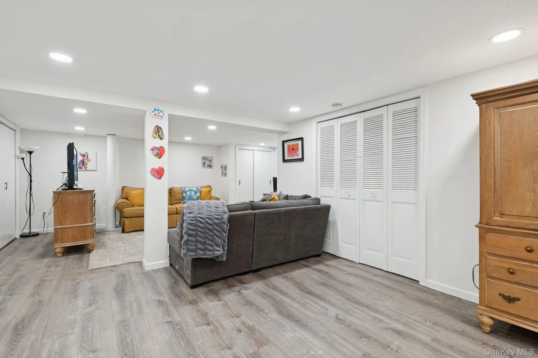 Photo of 15 Wayland Road