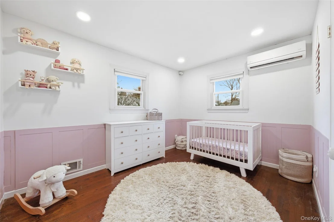 Photo of 32 Beachwood Drive