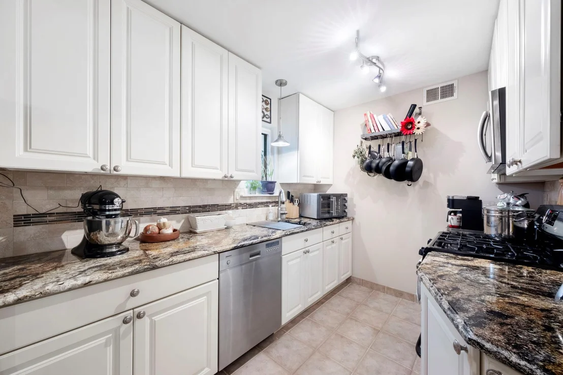 Photo of Unit J at 7 KNIGHTSBRIDGE