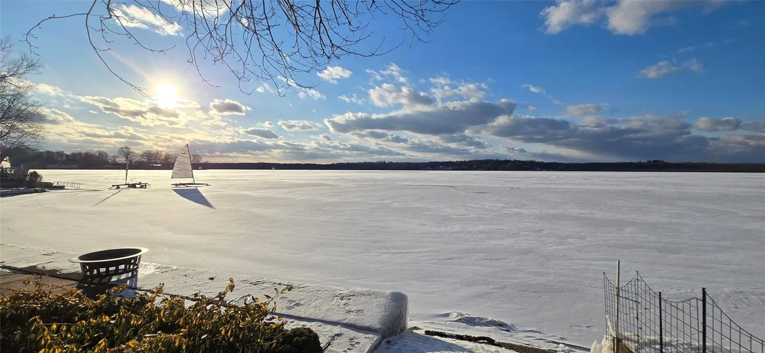 Photo of 323 Lakeside Road