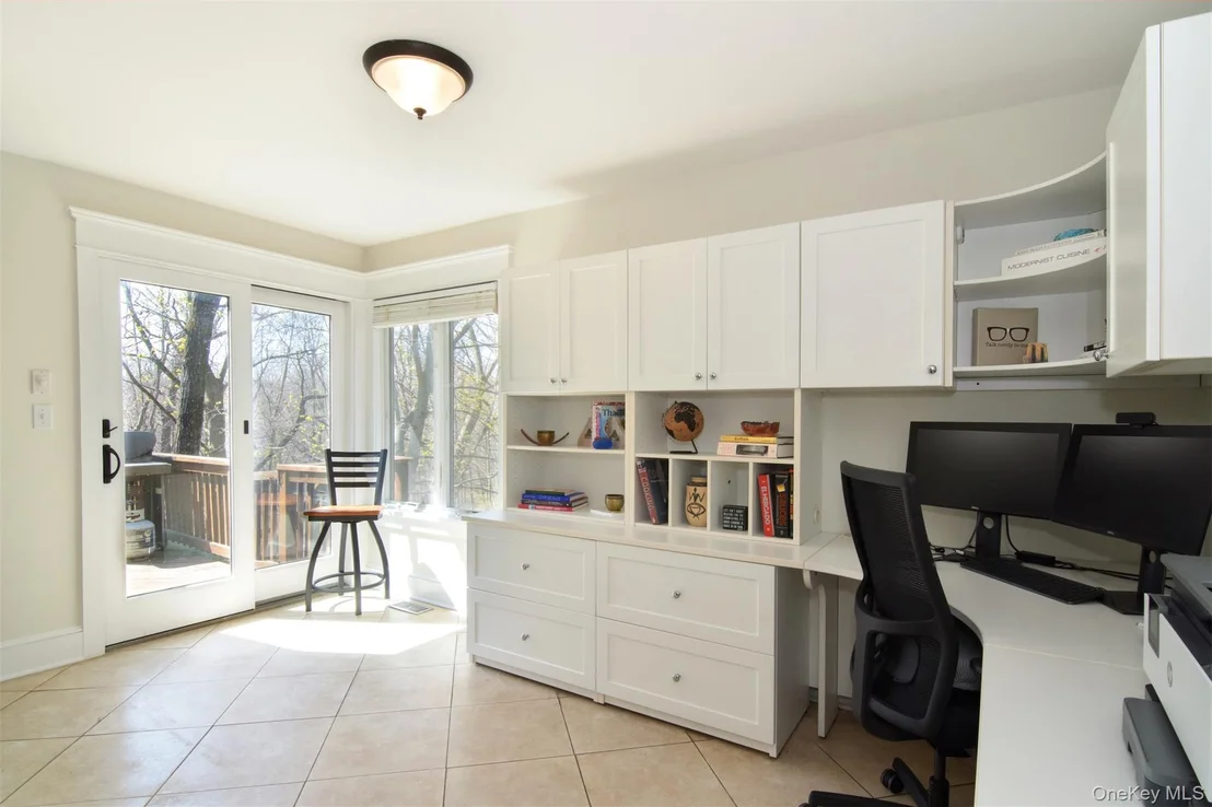 Photo of 153 Fieldpoint Drive