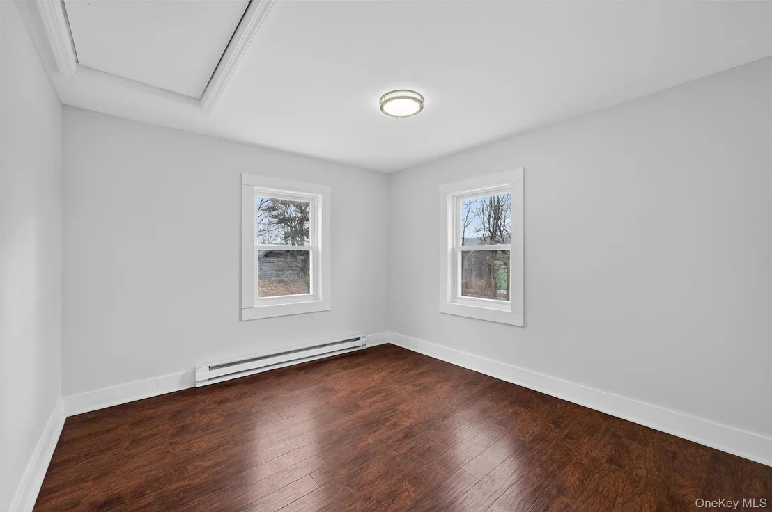 Photo of 8 Lawrence Lane