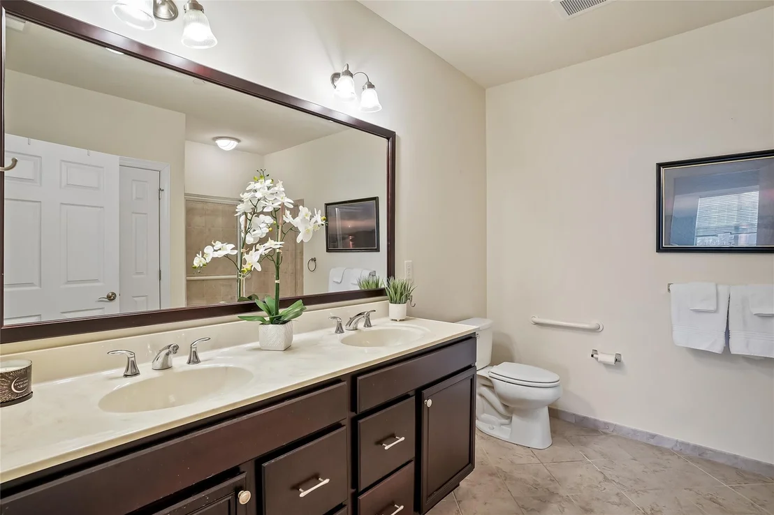 Photo of 723 Regency Drive