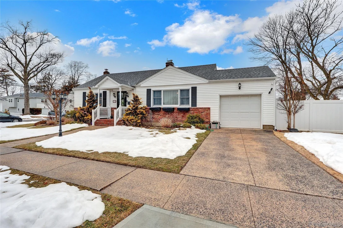 Photo of 2642 Clovermere Road