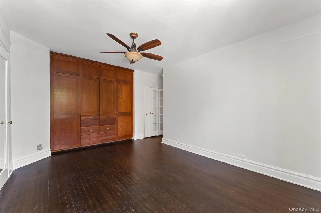 Photo of Unit 2E at 25 Parkview Avenue