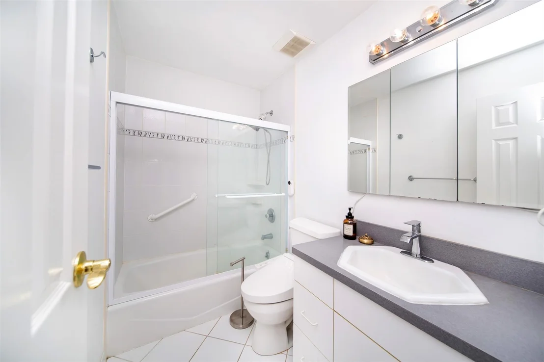 Photo of 24 Delaware Avenue