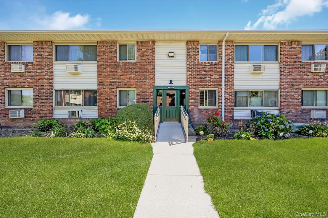 Photo of Unit 2BUPPER at 2433 union Boulevard