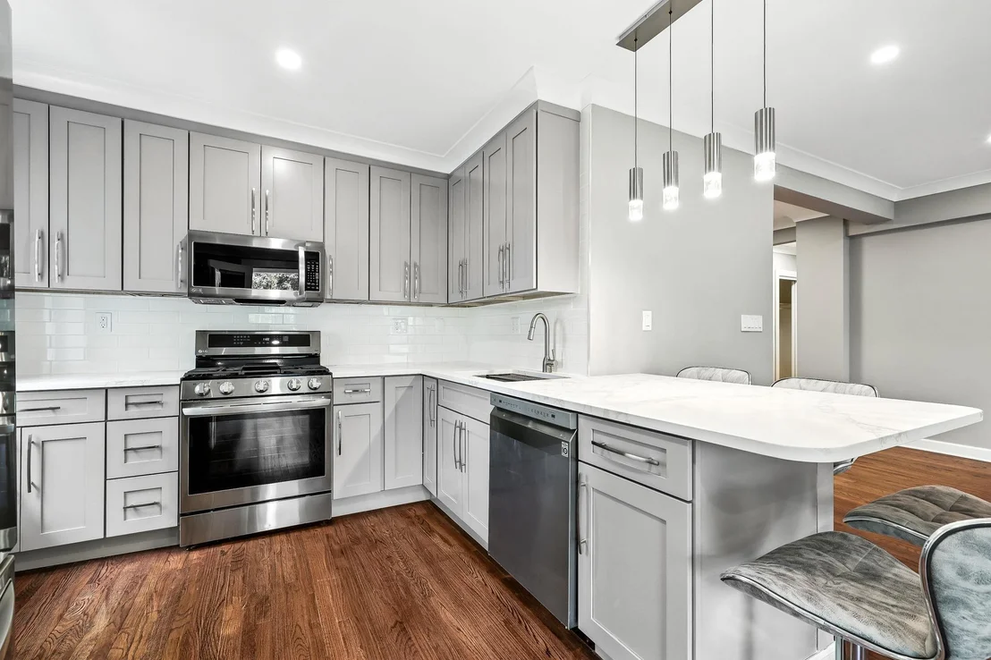 Photo of Unit 4E at 1133 Midland Avenue