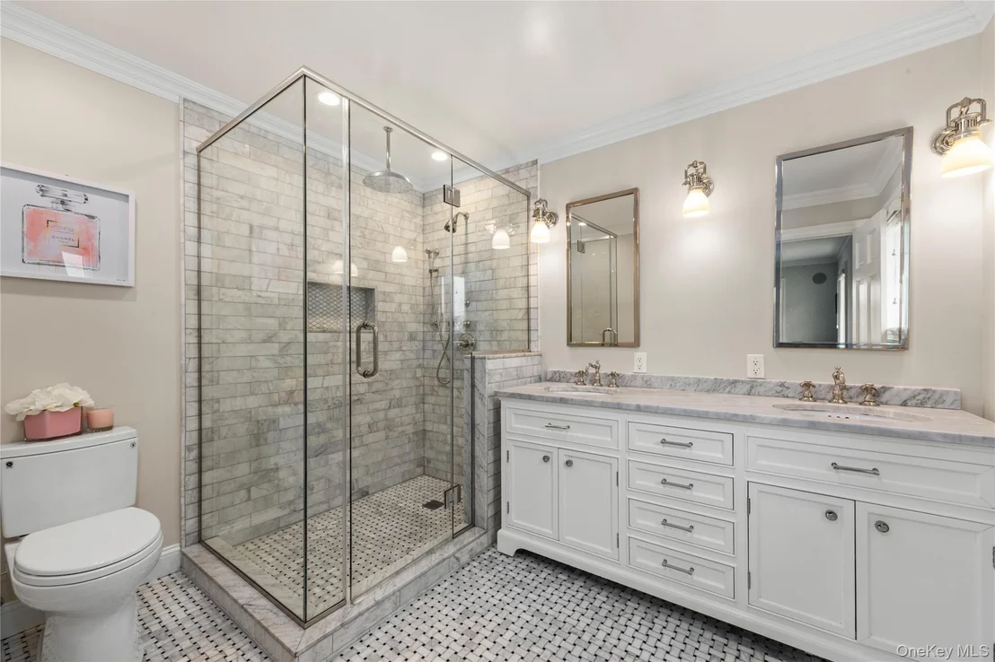 Photo of 15496 Riverside Drive