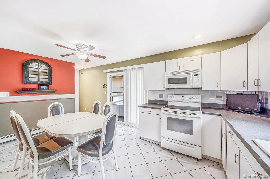Photo of 35 E 6th Street