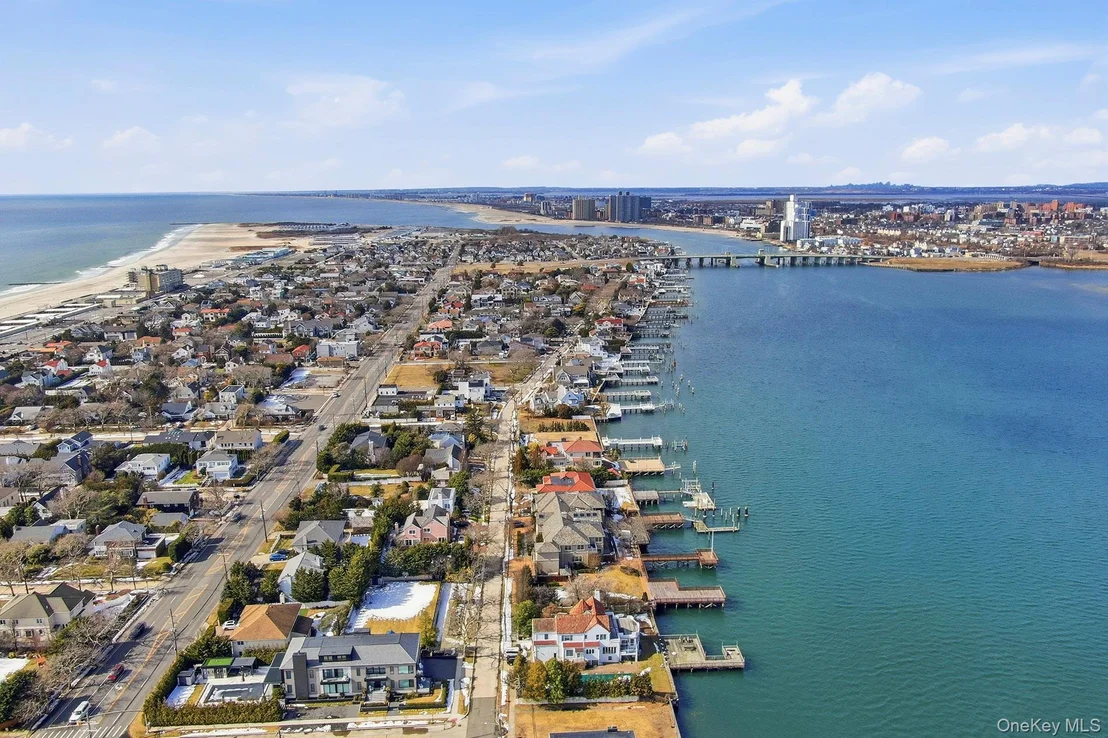 Photo of 1671 Bay Boulevard