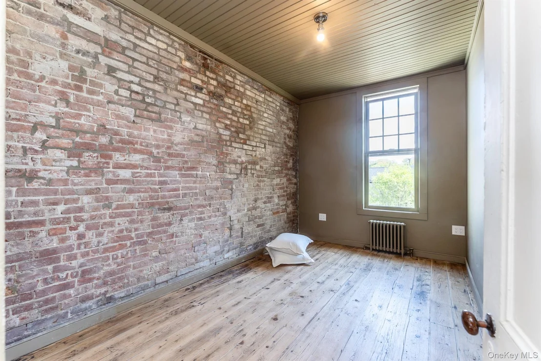 Photo of 72 Hunter Street