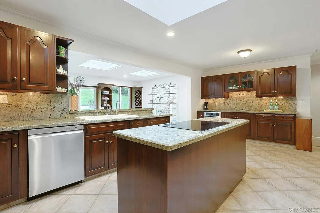 Photo of 77 Central Drive