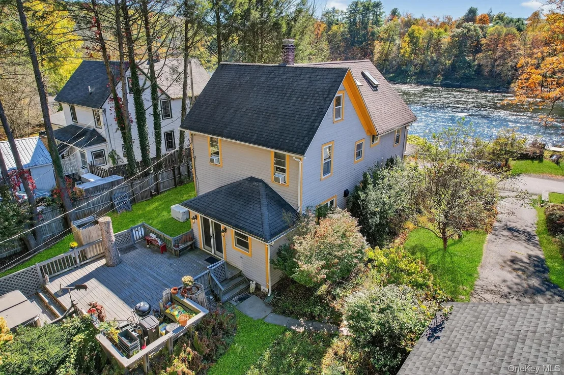 Photo of 48 River Road