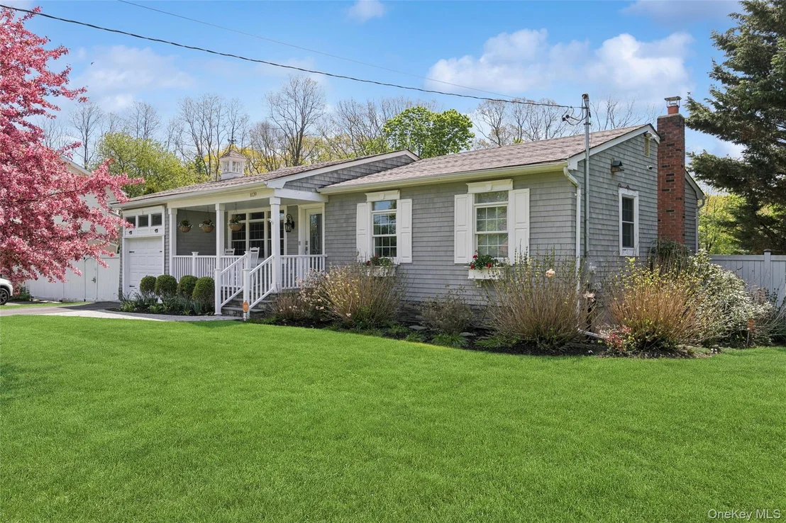 Photo of 1039 Middle Road