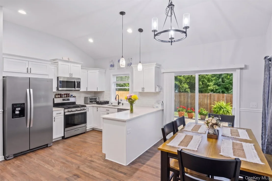 Photo of 20 Cedar Road E