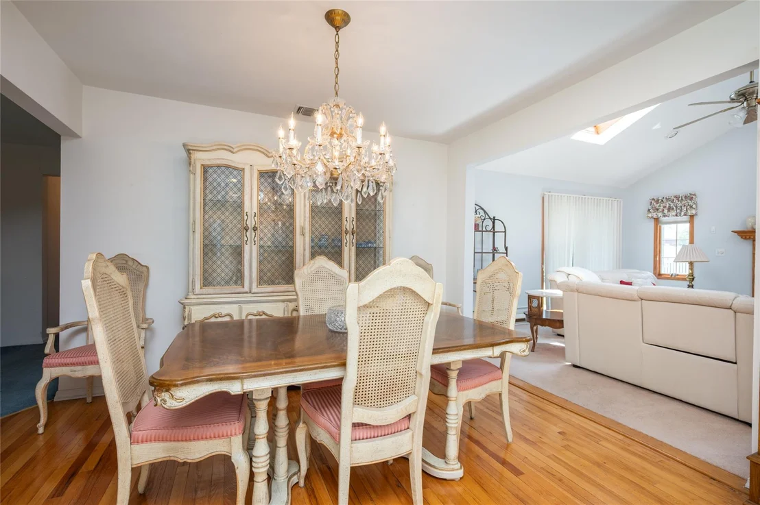 Photo of 745 Willow Road