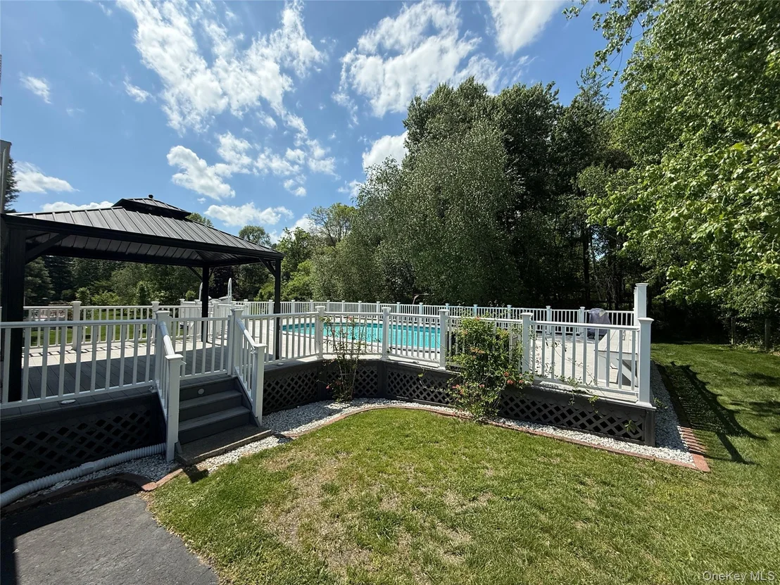 Photo of 58 Hoose Boulevard