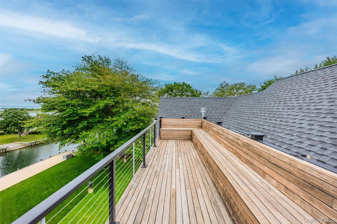 Photo of 405 Williamsburgh Drive