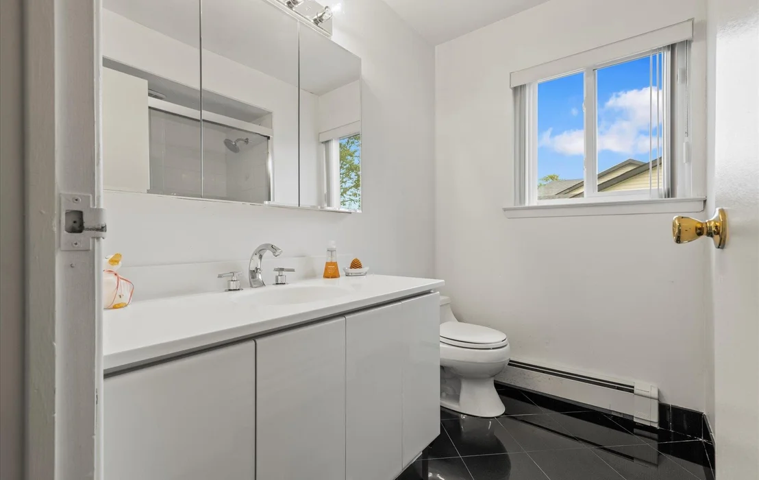 Photo of 34 Oak Meadow Road