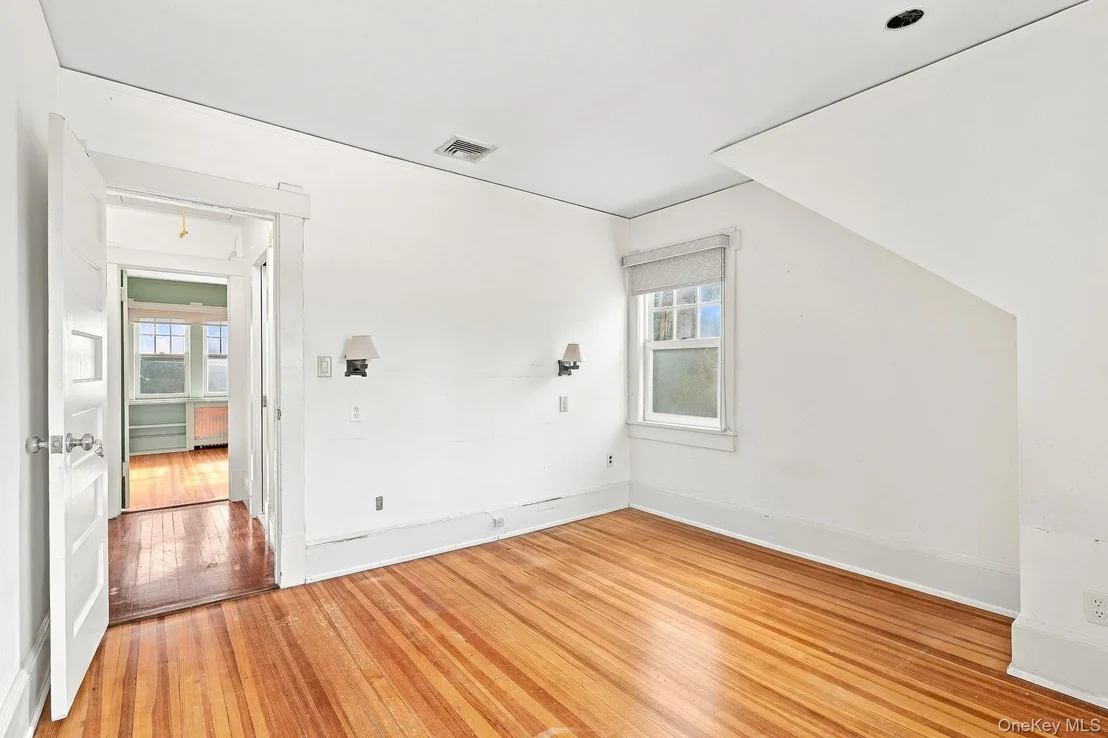 Photo of 1239 Post Road