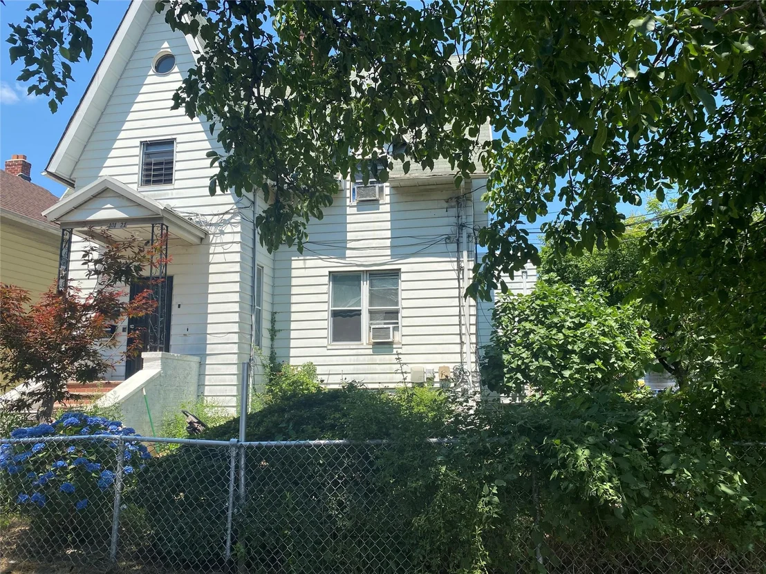 Photo of 10121 46th Avenue