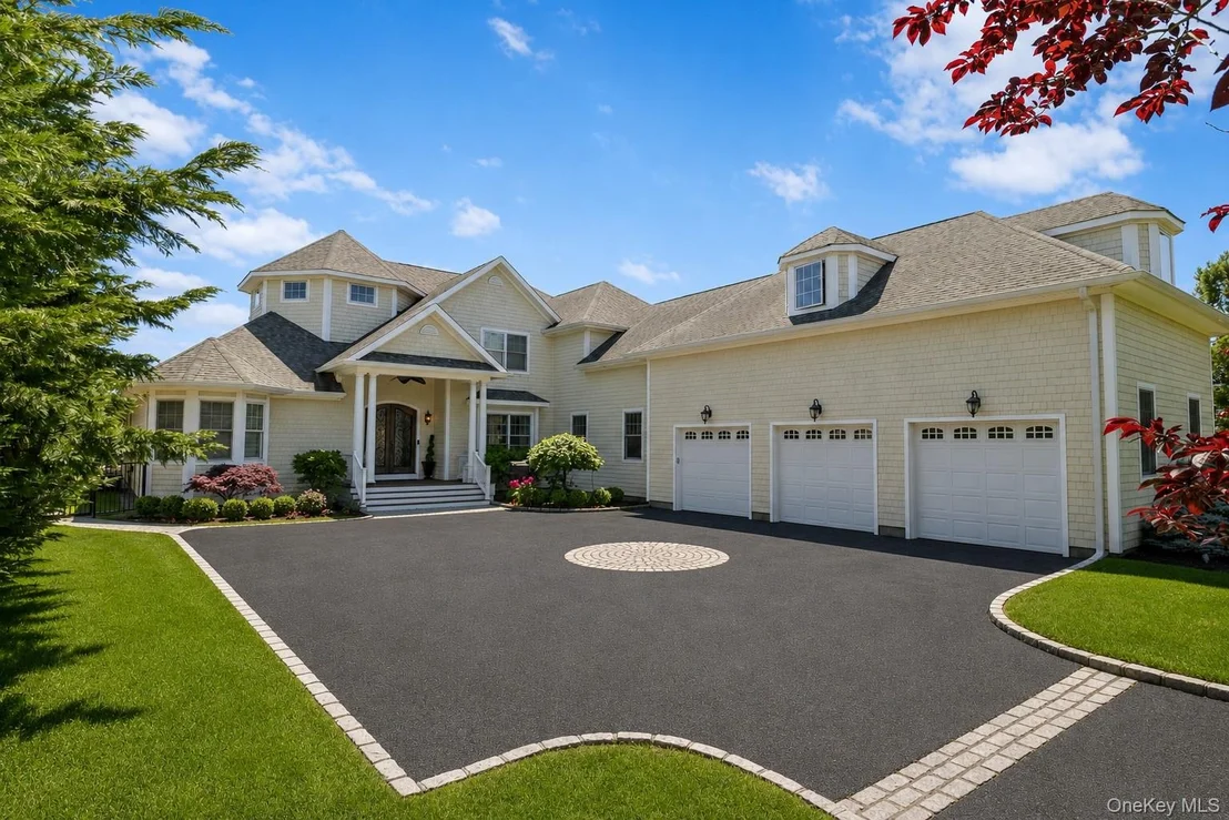 Photo of 65 W Bayberry Road