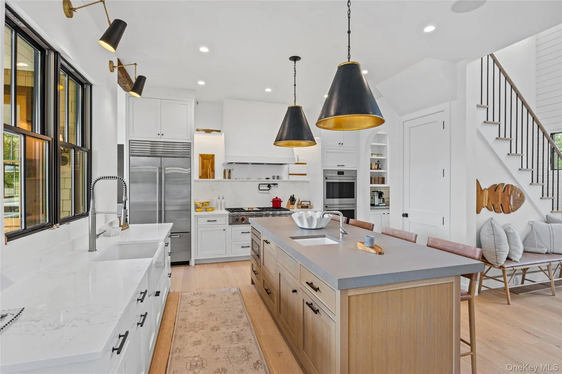 Photo of 405 Williamsburgh Drive