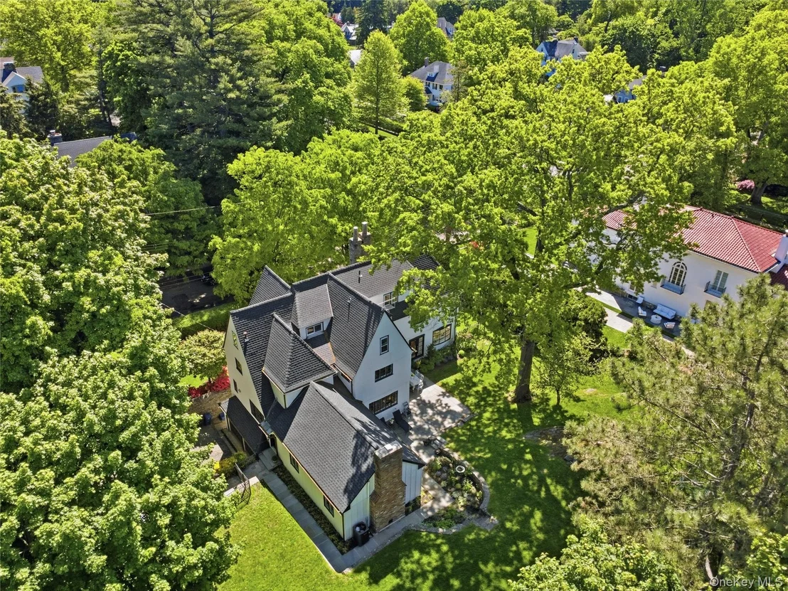 Photo of 449 Pelham Manor Road