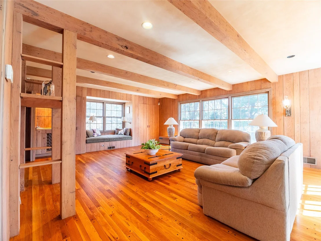 Photo of 9 Mohegan Lane