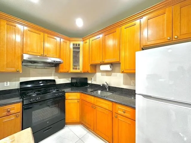 Photo of Unit 4D at 104-48 37th Drive