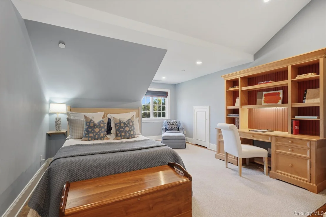 Photo of 81 Park Drive N