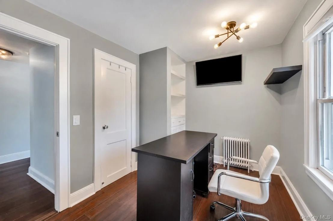 Photo of 105 Maple Avenue